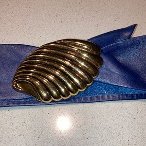VINTAGE Navy leather Belt with shell buckle